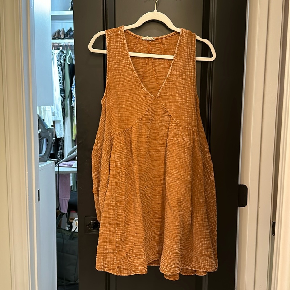 Easel large dress